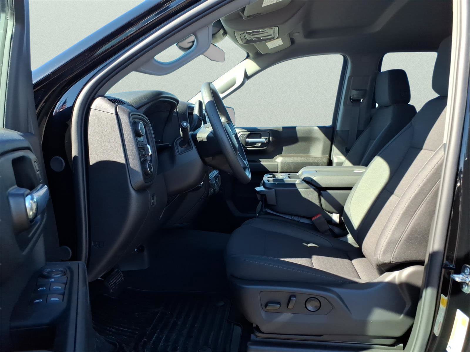 New 2026 Chevrolet Silverado 1500 Custom Trail Boss w/ LPO, Dark Essentials Package AWD/4WD image 2