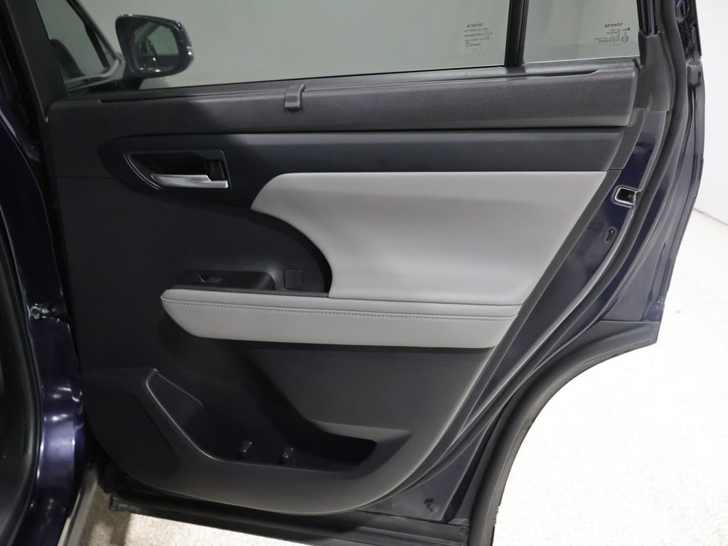Used 2023 Toyota Highlander XLE image 21