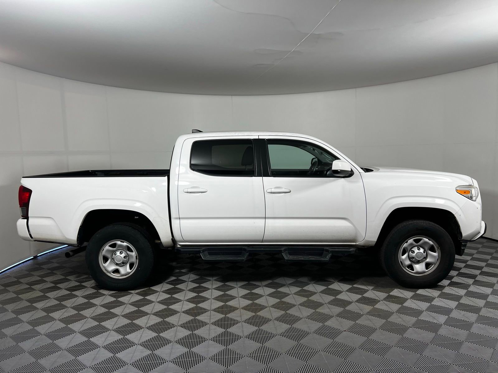 Used 2019 Toyota Tacoma SR image 4