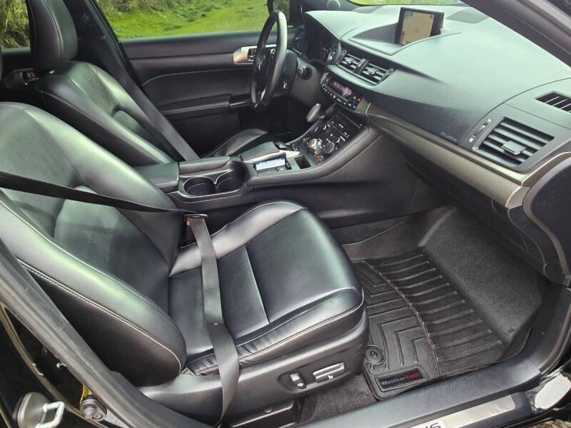 Used 2014 Lexus CT 200h w/ F Sport w/Nuluxe Interior image 2