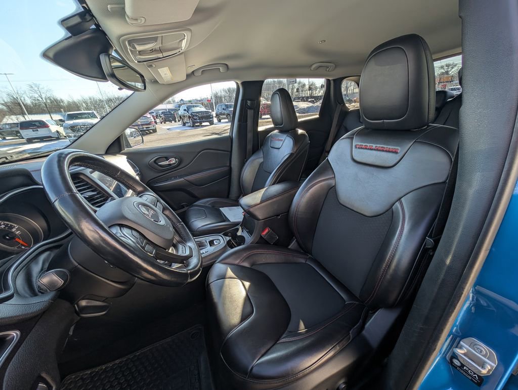 Used 2021 Jeep Cherokee Trailhawk image 14