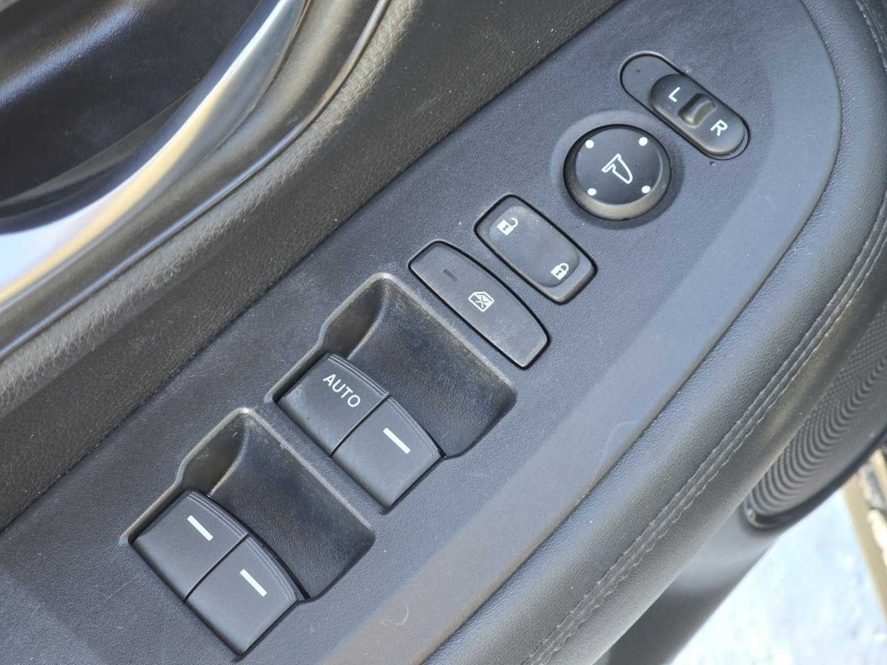 Certified 2023 Honda HR-V LX image 24