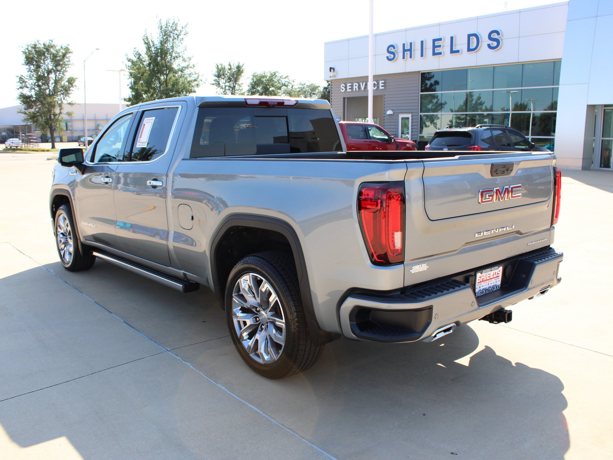 Used 2026 GMC Sierra 1500 Denali w/ Denali Reserve Package AWD/4WD image 4