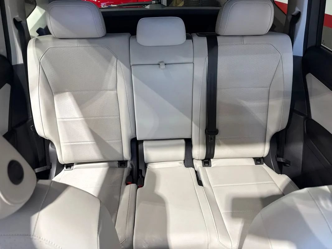Used 2021 Volkswagen Tiguan SEL AWD/4WD image 86