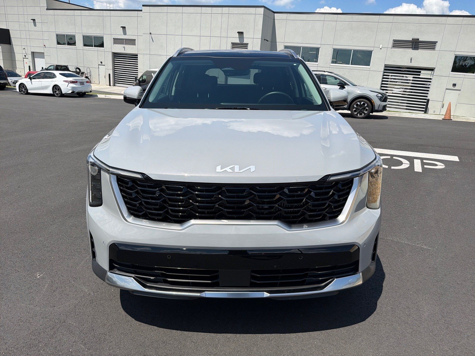 Certified 2025 Kia Sorento EX w/ Panoramic Sunroof Package FWD image 2