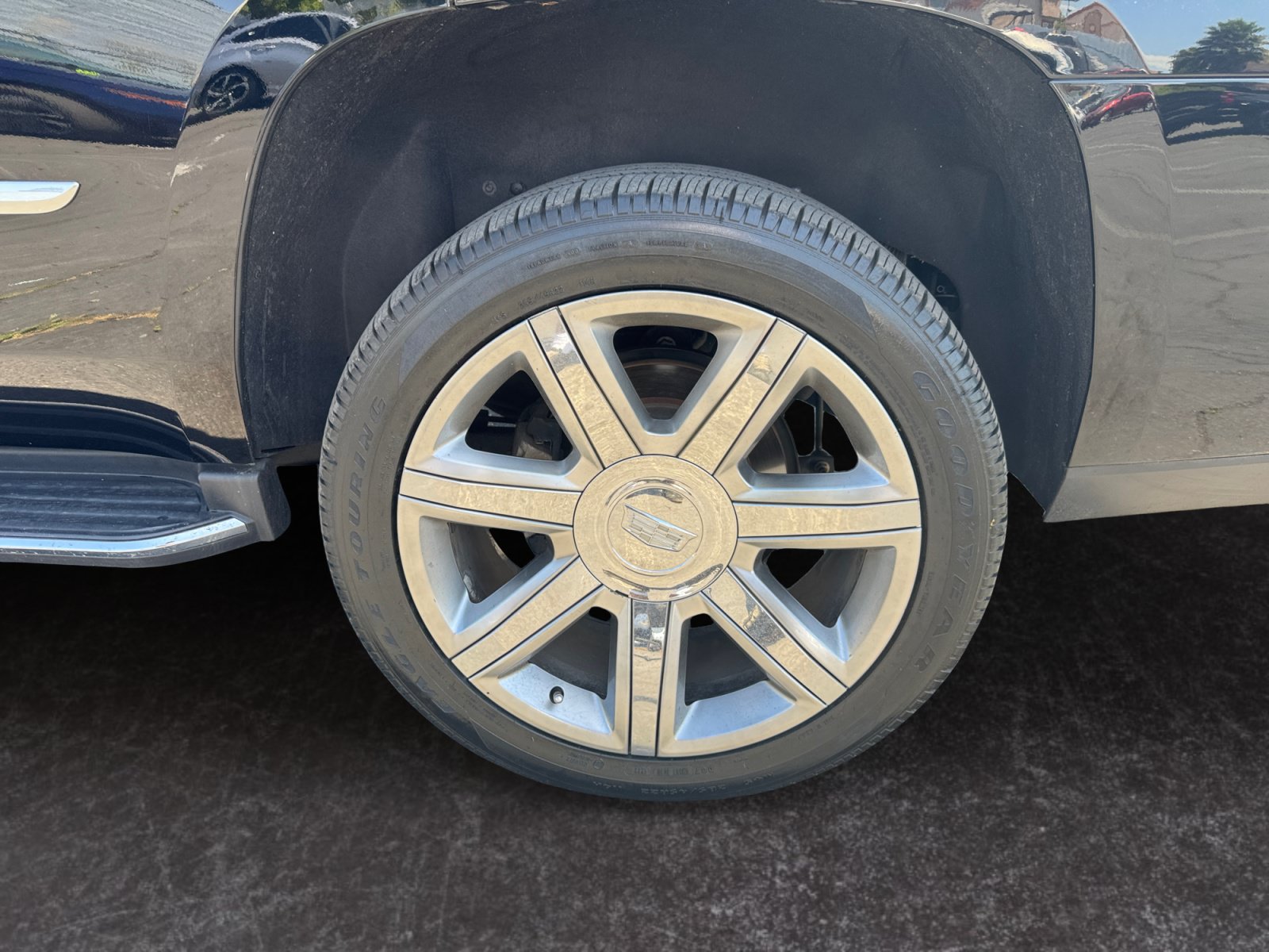 Used 2019 Cadillac Escalade Luxury AWD/4WD image 14