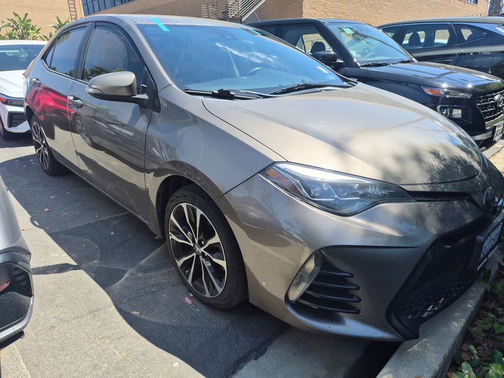 Used 2018 Toyota Corolla SE w/ Carpet Mat Package (TMS) FWD image 2