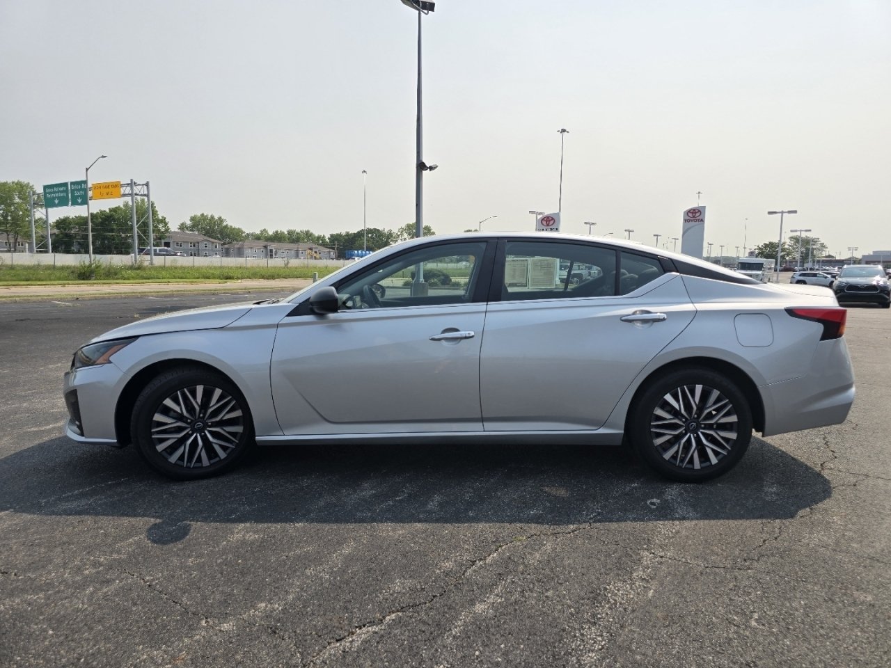 Used 2024 Nissan Altima 2.5 SV FWD image 12
