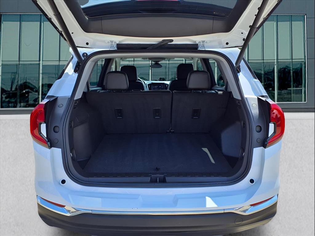 Used 2024 GMC Terrain SLT image 9