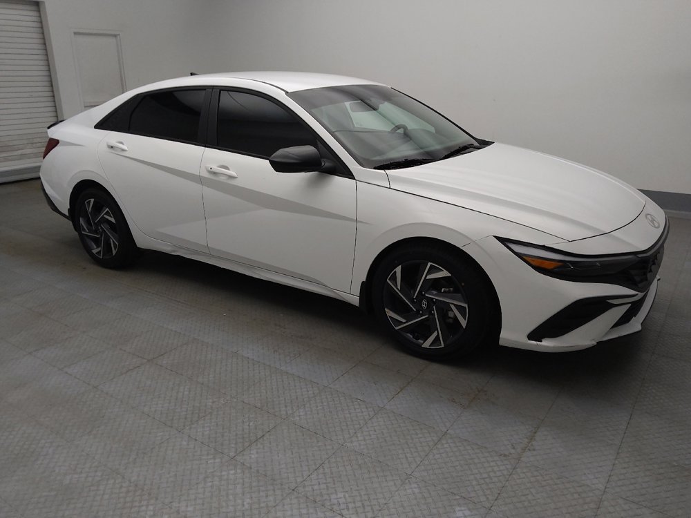 Used 2025 Hyundai Elantra Sport FWD image 11
