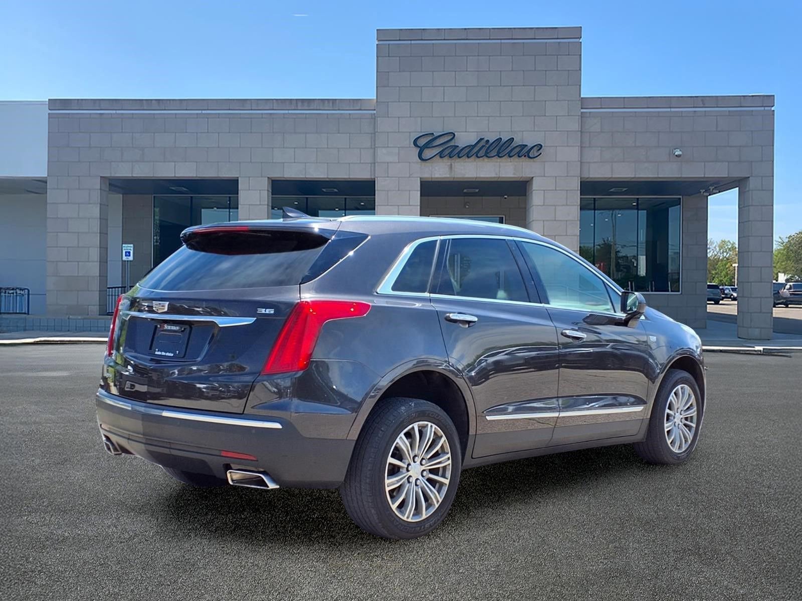 Used 2018 Cadillac XT5 Luxury w/ Driver Awareness Package AWD/4WD image 5