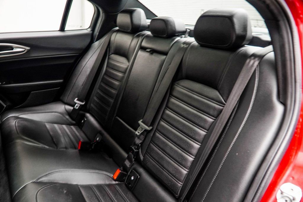 Used 2023 Alfa Romeo Giulia Veloce image 40