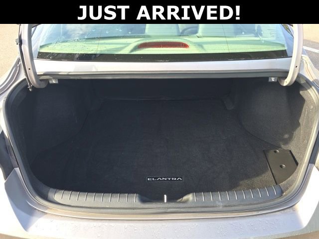 Certified 2022 Hyundai Elantra SE image 6