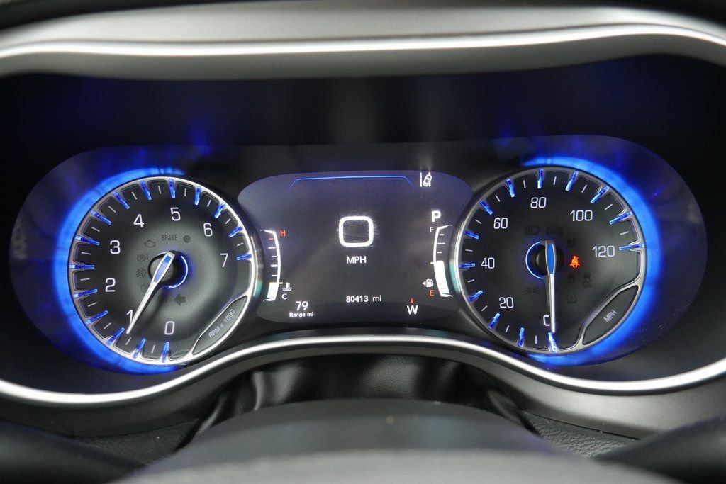 Used 2022 Chrysler Pacifica Touring-L image 14