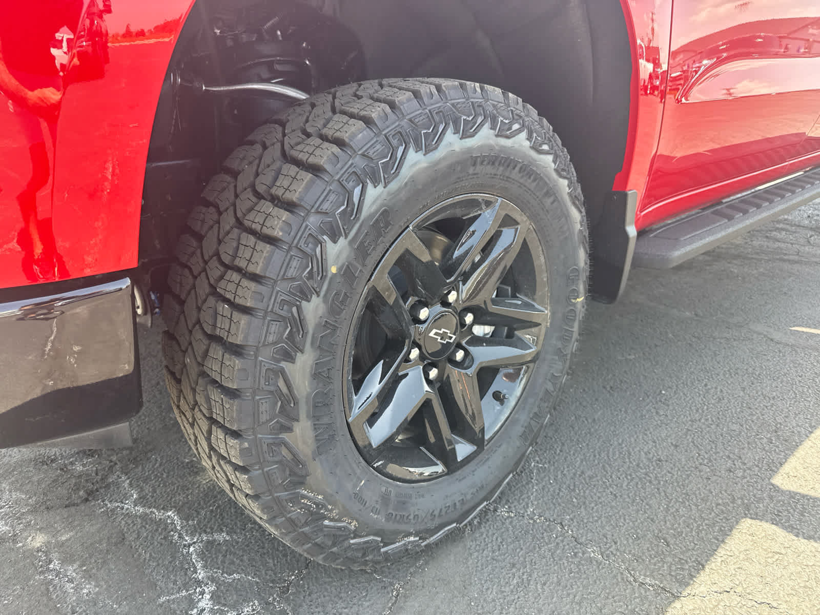 New 2026 Chevrolet Silverado 1500 Custom Trail Boss w/ LPO, Dark Essentials Package AWD/4WD image 9