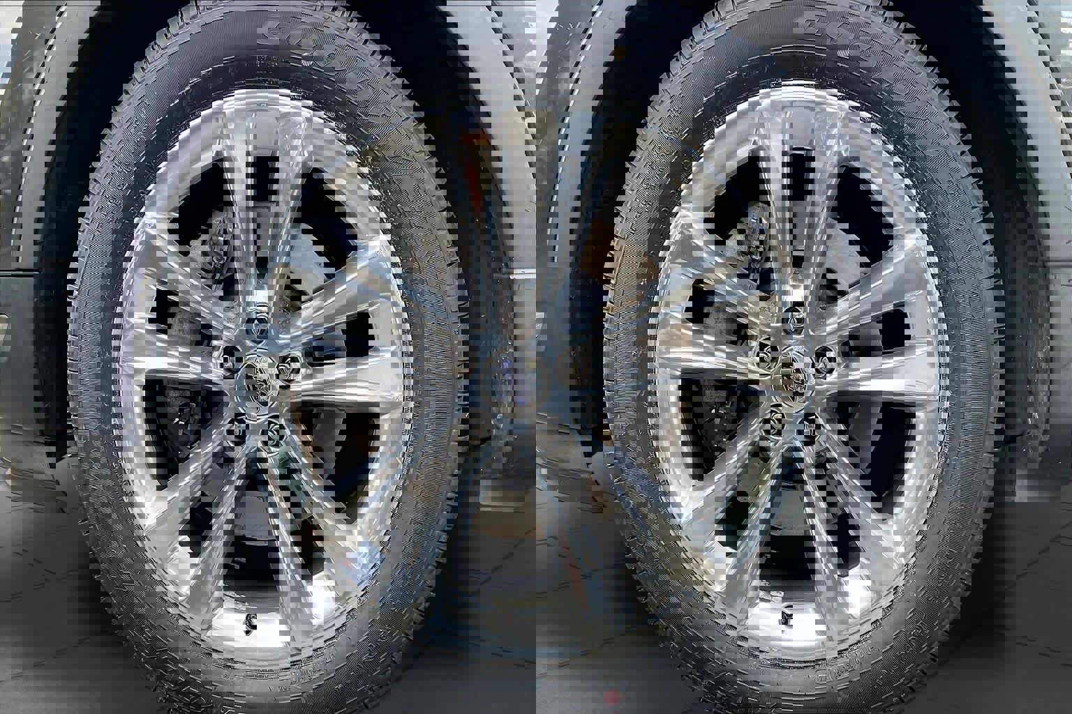 Used 2018 Ford Explorer Limited w/ Ford Safe & Smart Package image 10