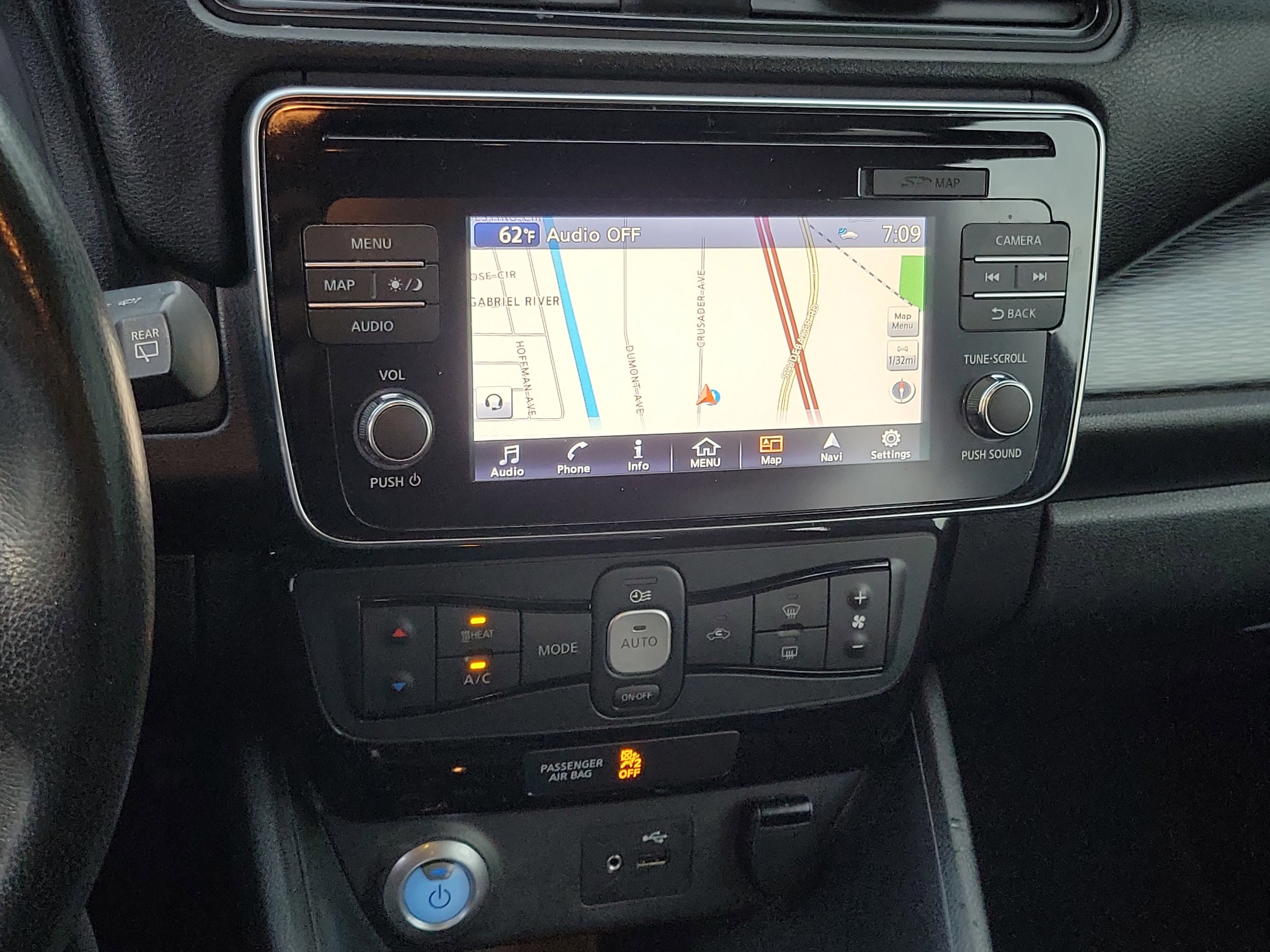 Used 2018 Nissan Leaf SV w/ SV Technology Package image 11