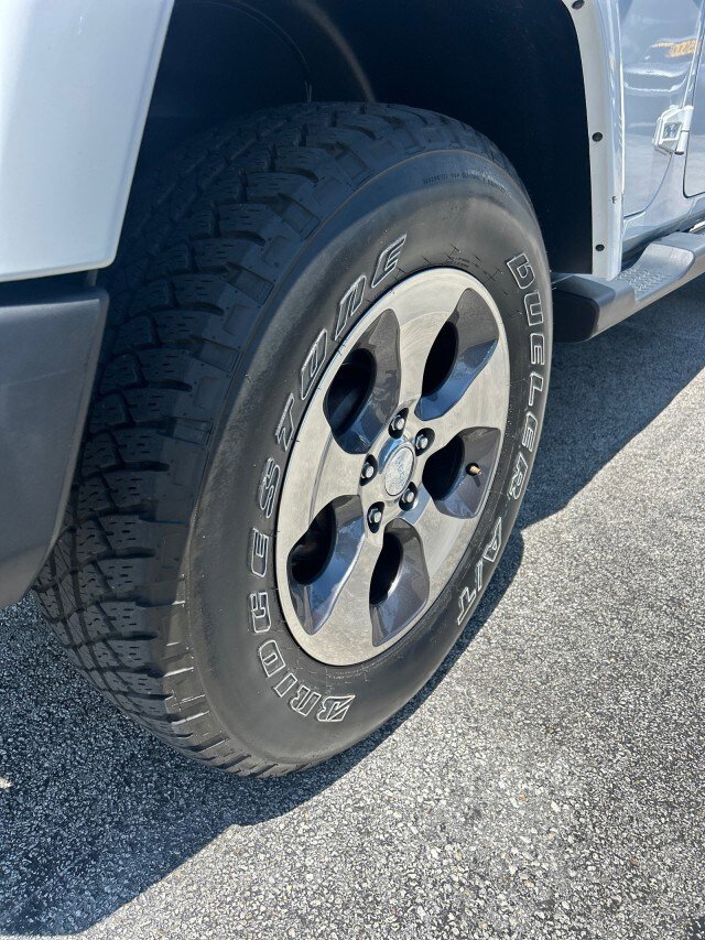 Used 2016 Jeep Wrangler Unlimited Sahara w/ Connectivity Group AWD/4WD image 11