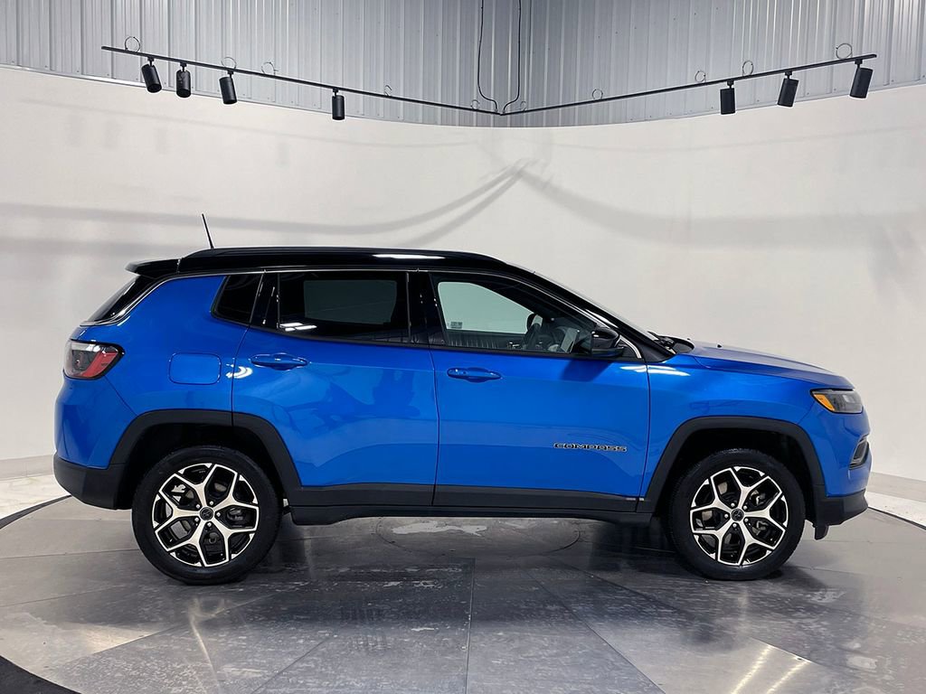 Used 2025 Jeep Compass Limited image 10