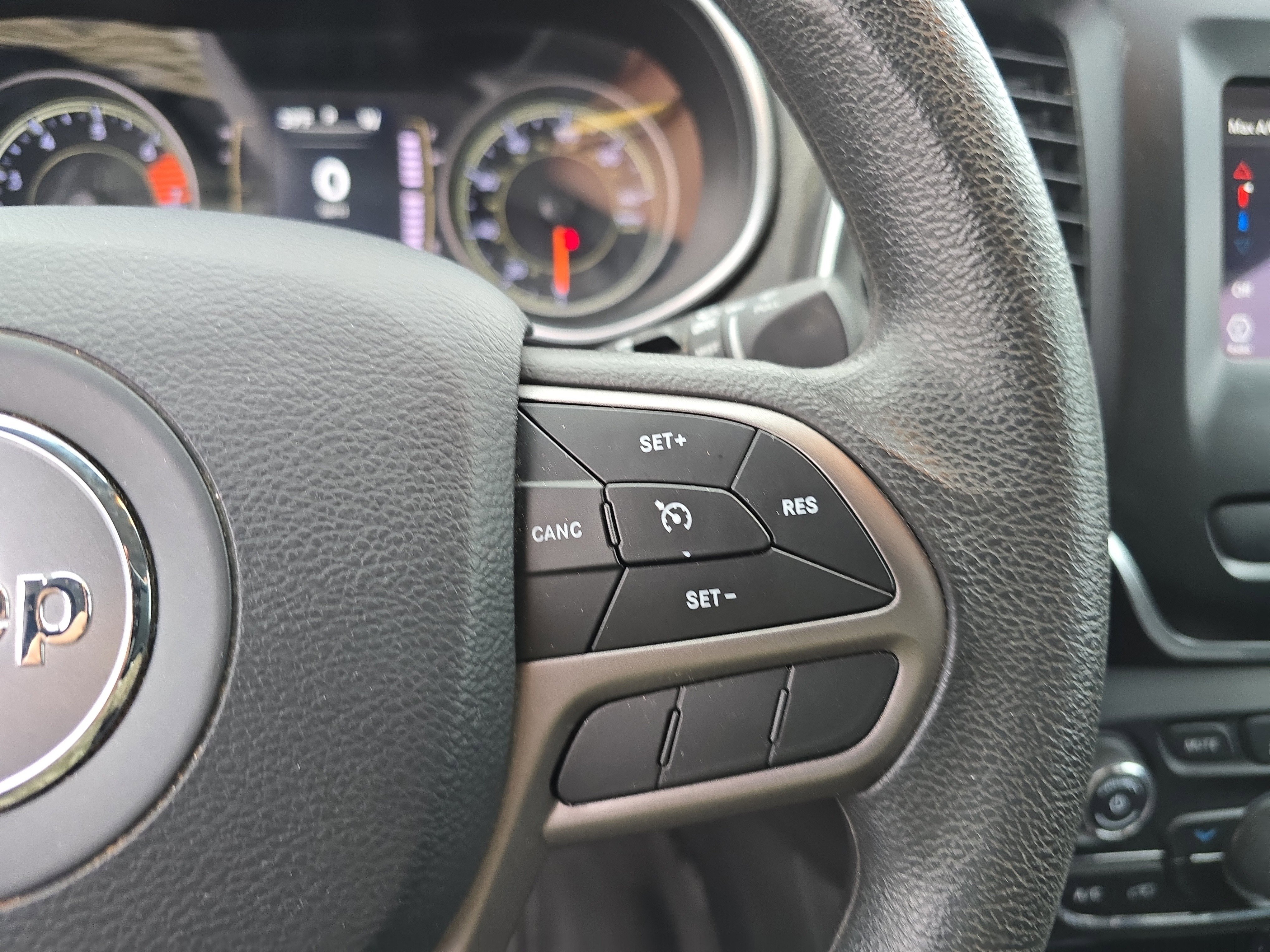 Used 2020 Jeep Cherokee Latitude image 32