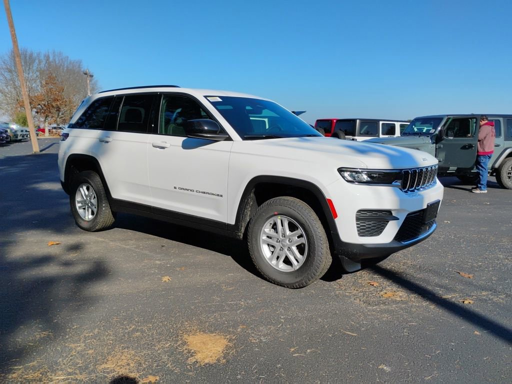 New 2025 Jeep Grand Cherokee Laredo w/ Trailer Tow Package image 3