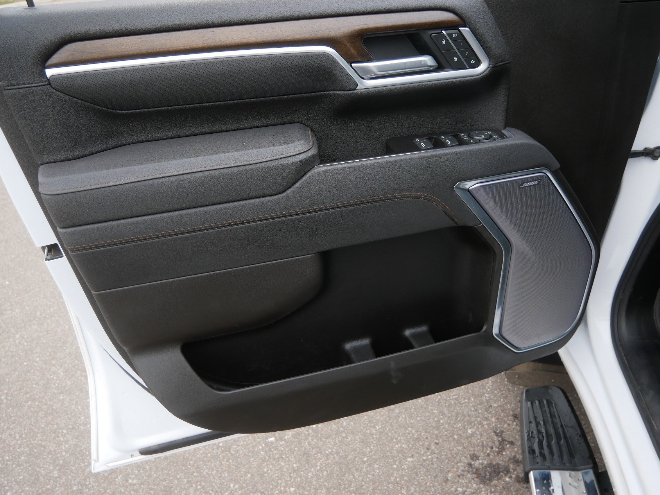 Used 2025 Chevrolet Silverado 3500 High Country w/ Technology Package AWD/4WD image 23