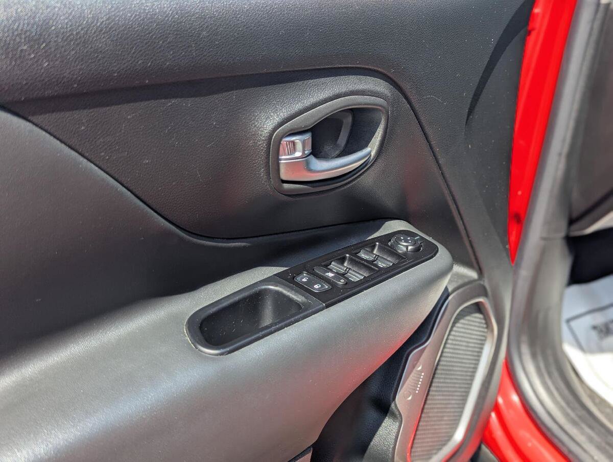 Used 2021 Jeep Renegade Limited AWD/4WD image 35