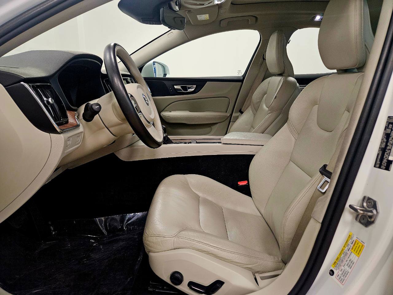 Used 2021 Volvo S60 T5 Momentum w/ Climate Package image 9