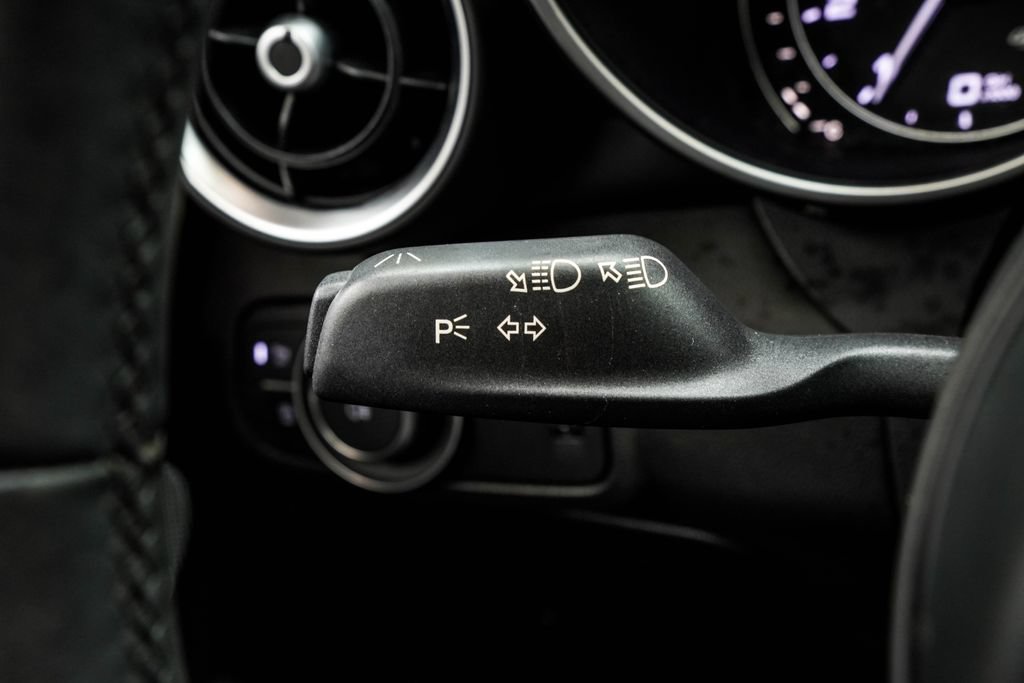Used 2023 Alfa Romeo Giulia Ti AWD/4WD image 40