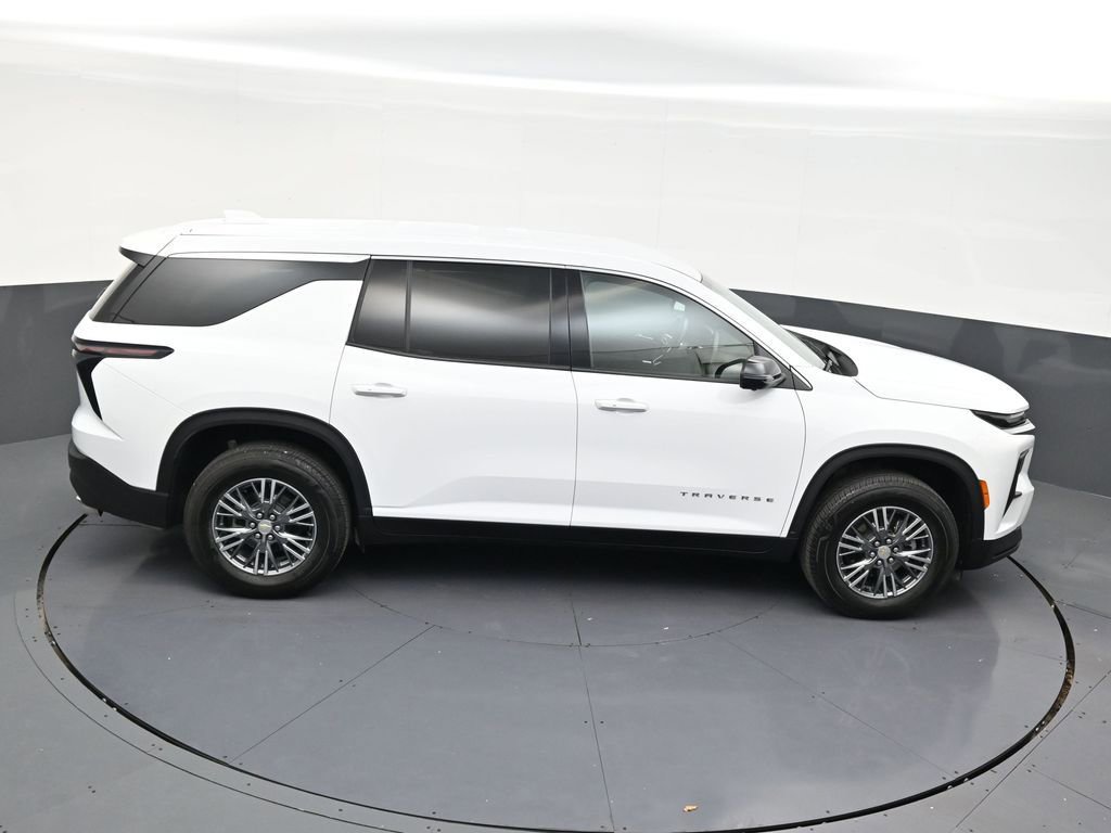 Used 2024 Chevrolet Traverse LS FWD image 18