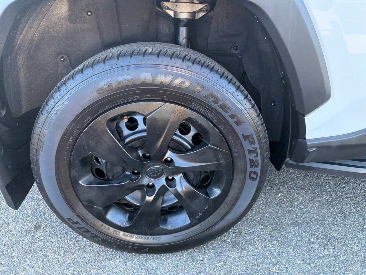 Used 2024 Toyota RAV4 LE image 5