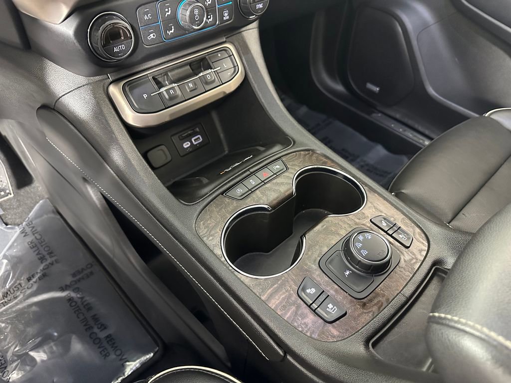 Used 2021 GMC Acadia Denali w/ Denali Technology Package AWD/4WD image 39