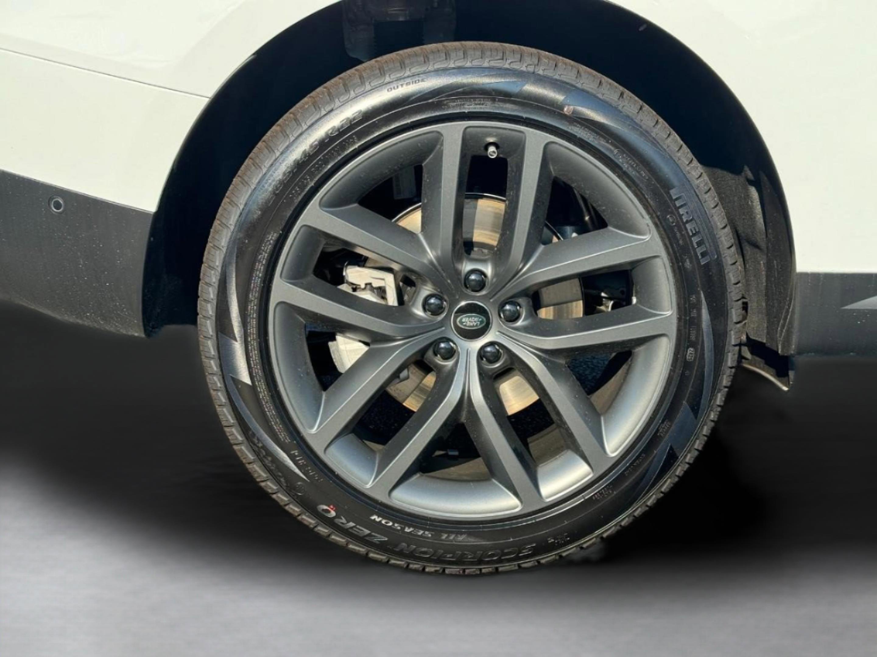 Used 2025 Land Rover Range Rover Sport SE image 34