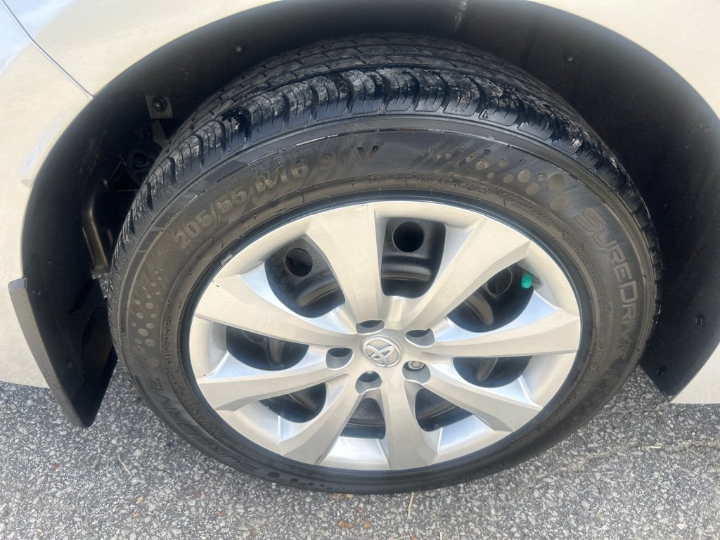 Used 2024 Toyota Corolla LE FWD image 18