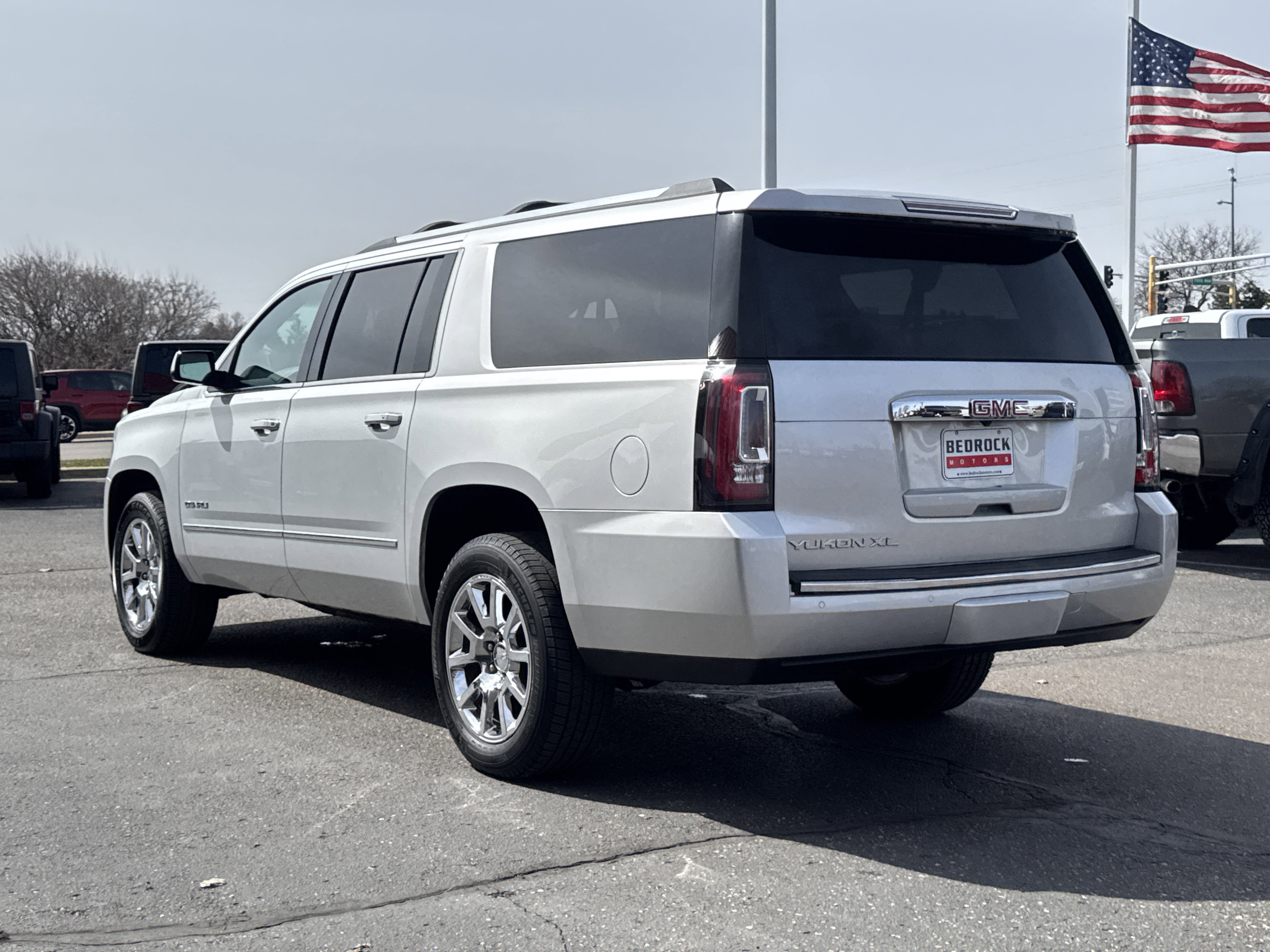 Used 2016 GMC Yukon XL Denali w/ Open Road Package AWD/4WD image 5