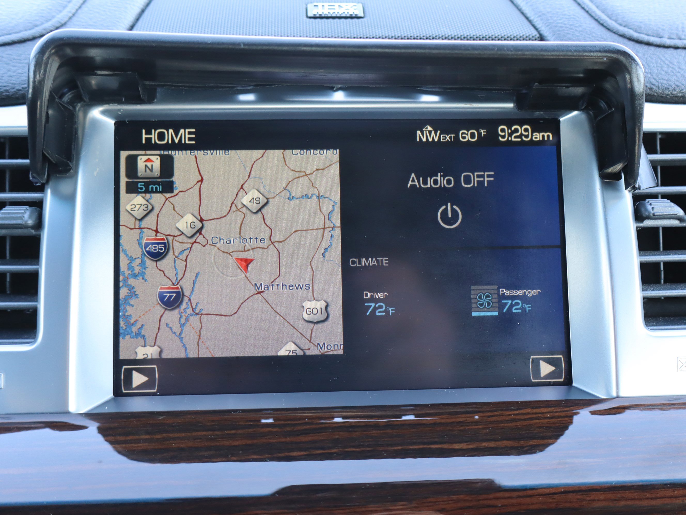 Used 2009 Lincoln MKS image 25