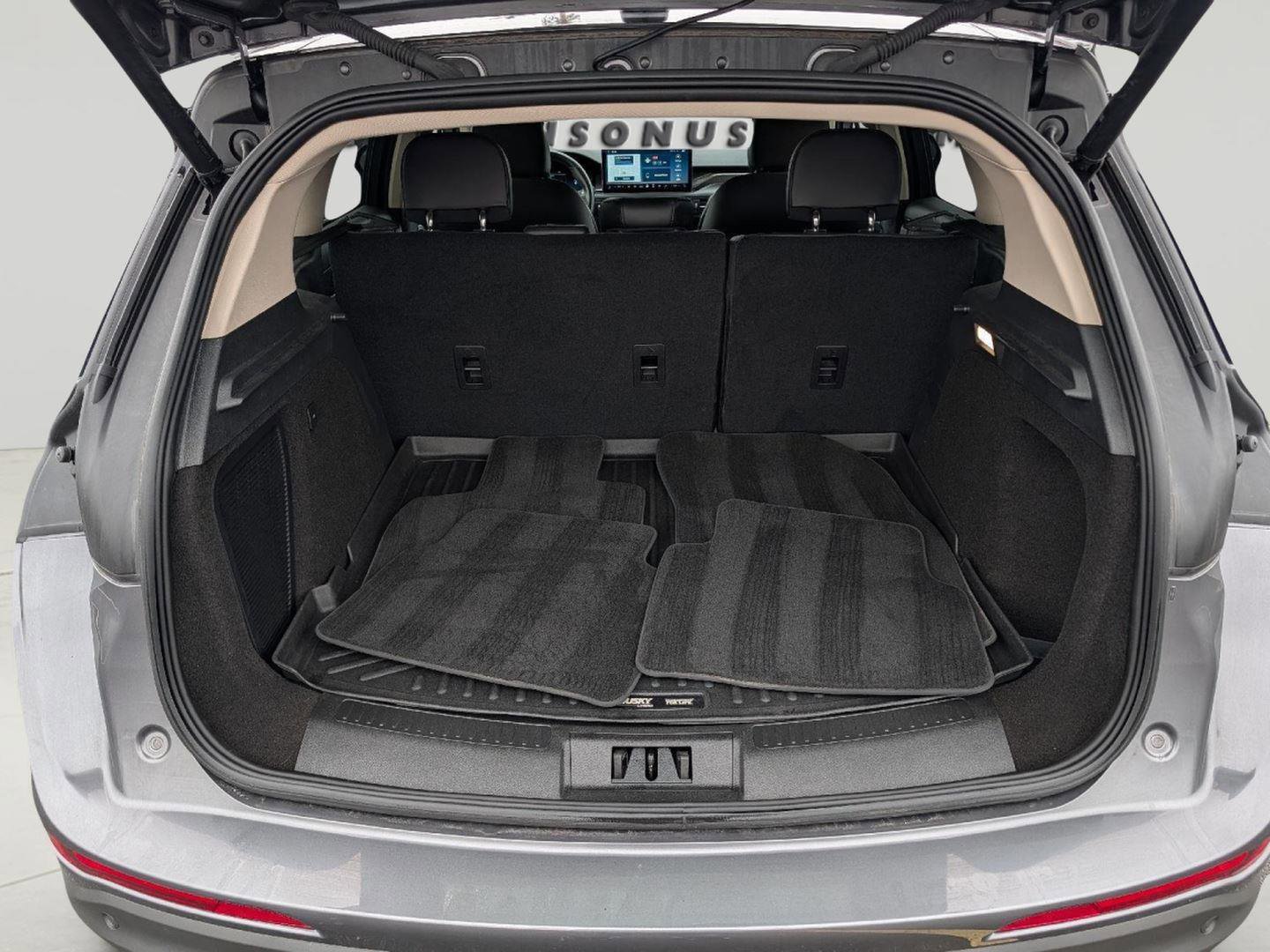 Used 2023 Lincoln Corsair Reserve image 21