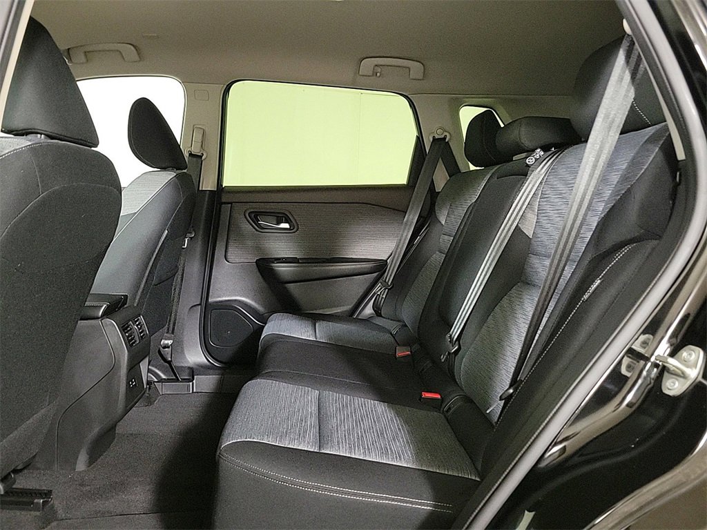 Used 2023 Nissan Rogue SV image 14