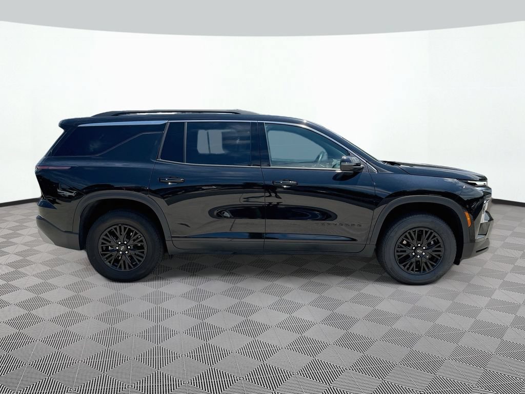 Used 2025 Chevrolet Traverse LT FWD image 4