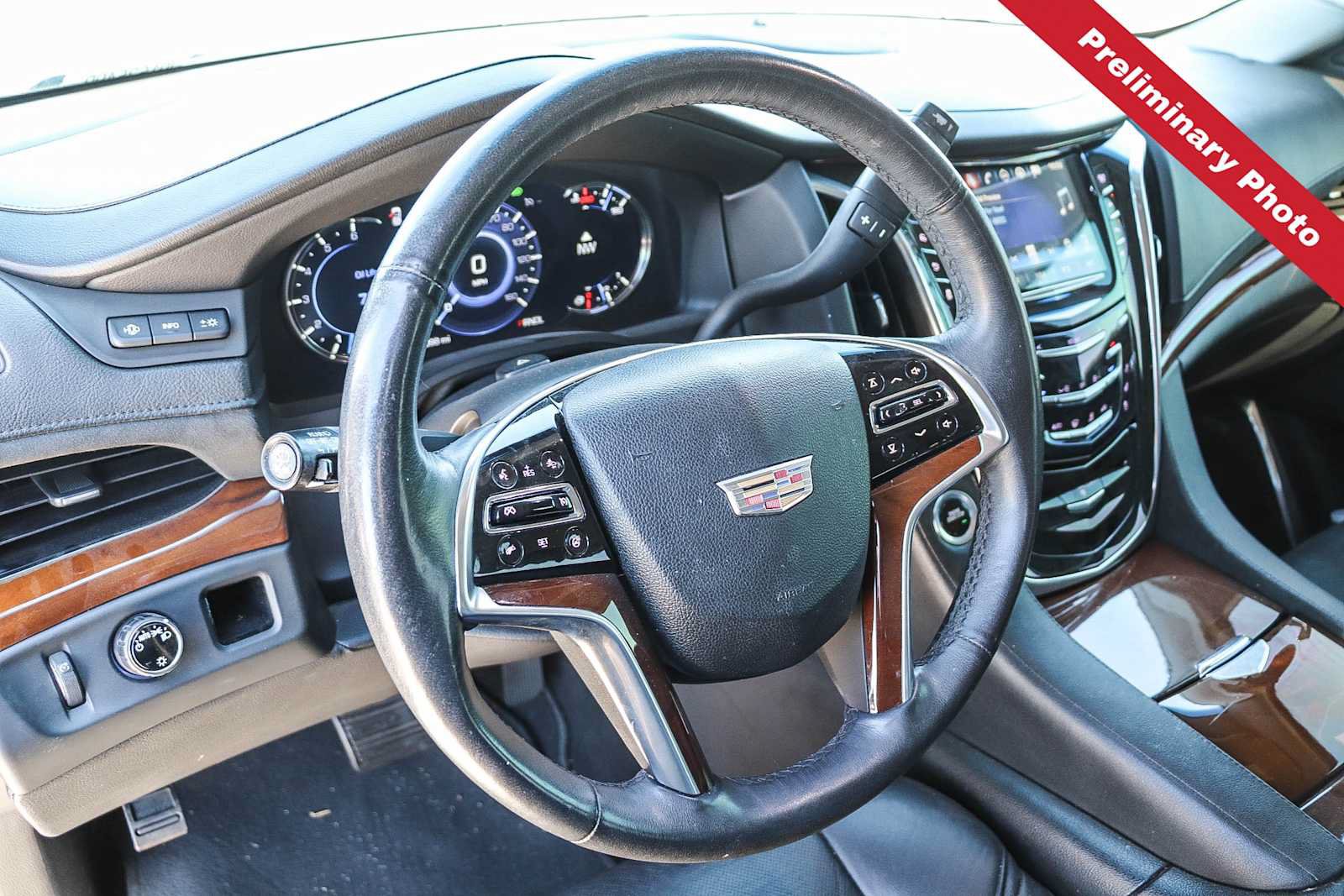 Used 2018 Cadillac Escalade Luxury RWD image 16