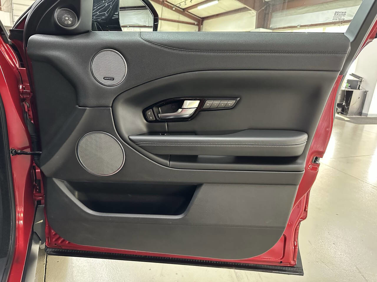 Used 2019 Land Rover Range Rover Evoque HSE image 16