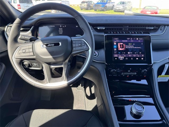 New 2025 Jeep Grand Cherokee Laredo w/ Luxury Tech Group I image 2