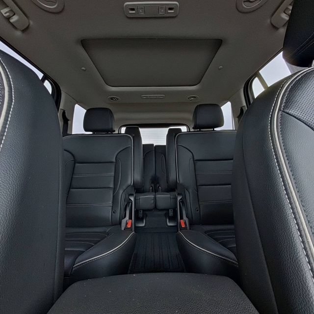 Used 2023 GMC Acadia Denali w/ Black Diamond Edition FWD image 28
