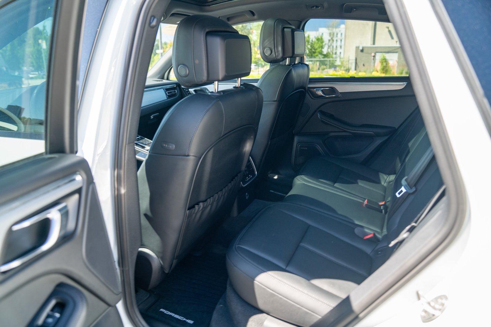 Certified 2026 Porsche Macan AWD/4WD image 23