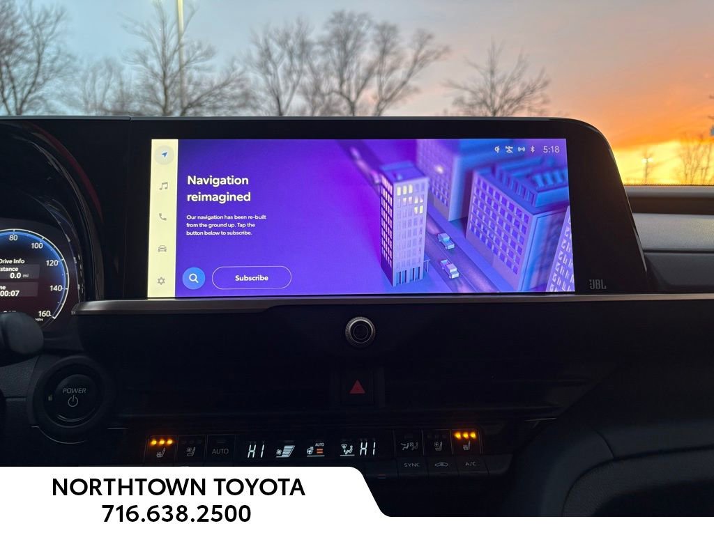 Used 2023 Toyota Crown Limited image 12