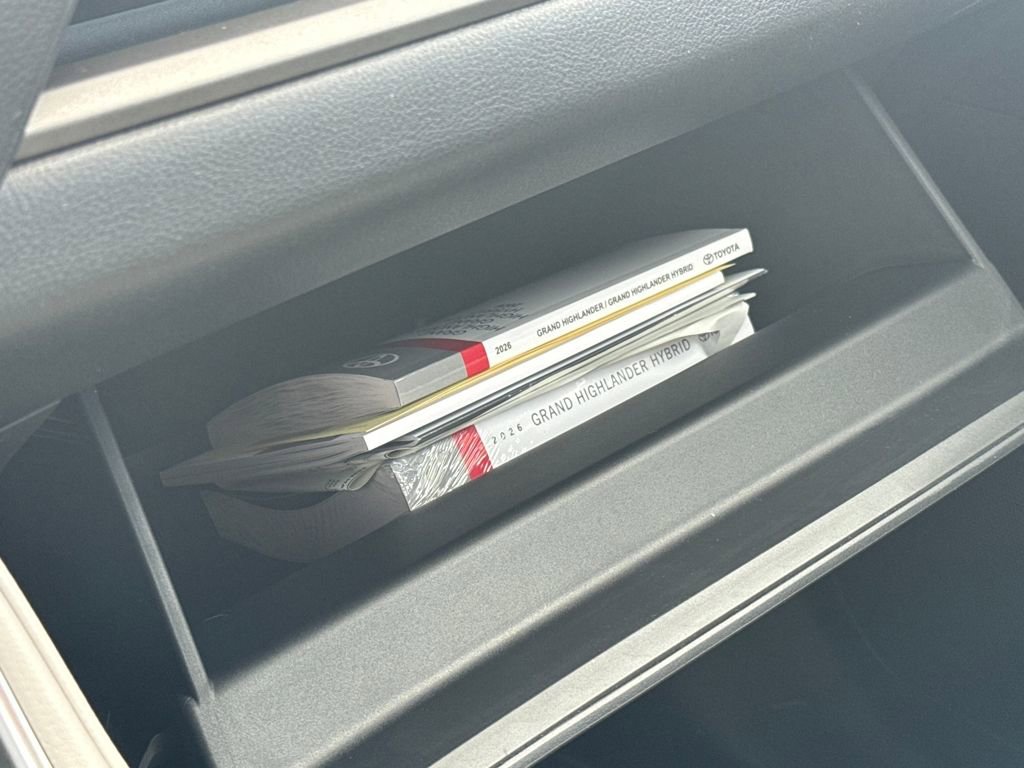 Used 2026 Toyota Grand Highlander XLE image 32