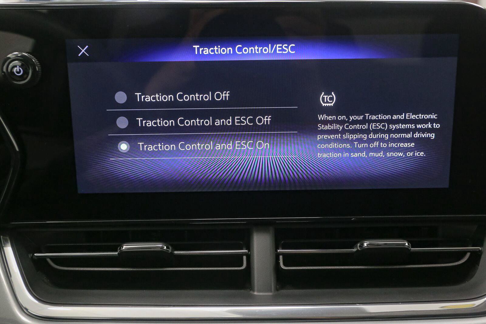 Used 2025 Chevrolet Trax LT FWD image 26