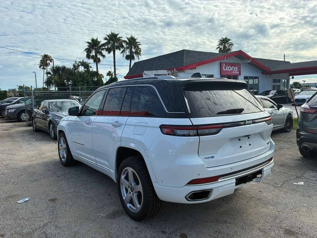 Used 2023 Jeep Grand Cherokee Summit AWD/4WD image 10