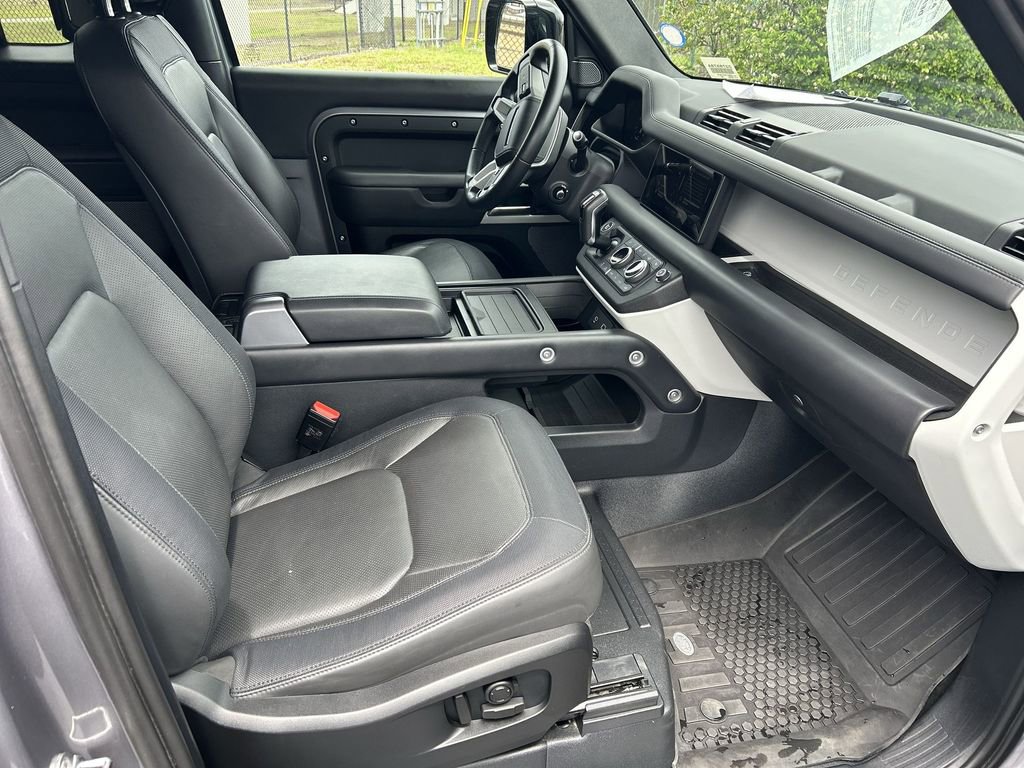 Used 2024 Land Rover Defender 90 X-Dynamic SE AWD/4WD image 16