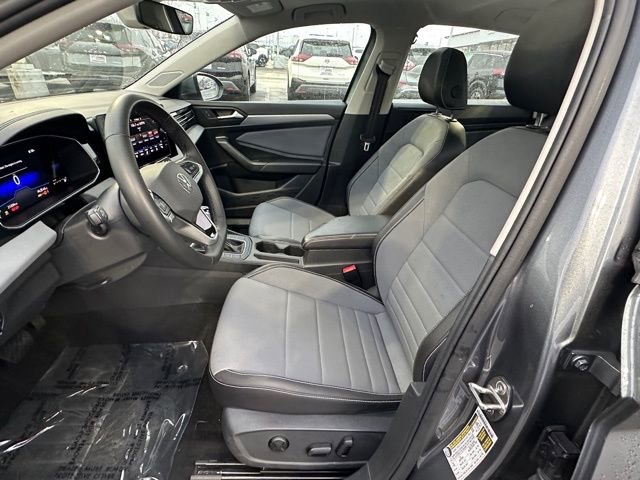 Used 2025 Volkswagen Jetta SE image 25
